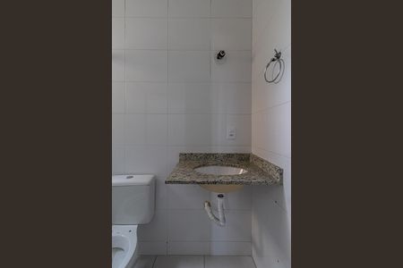 Casa de condomínio para alugar com 59m², 2 quartos e 1 vaga Casa de condomínio para alugar com 59m², 2 quartos e 1 vagaBanheiro Suíte 1
