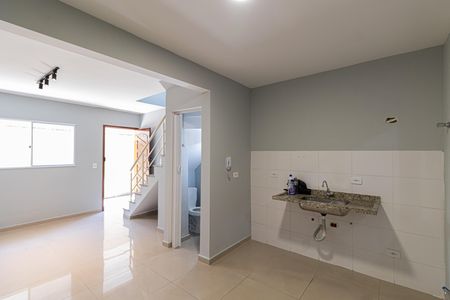 Sala e Cozinha de casa de condomínio para alugar com 2 quartos, 59m² em Itaquera, São Paulo
