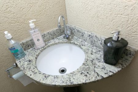 Casa de condomínio à venda com 59m², 2 quartos e 1 vagaLavabo