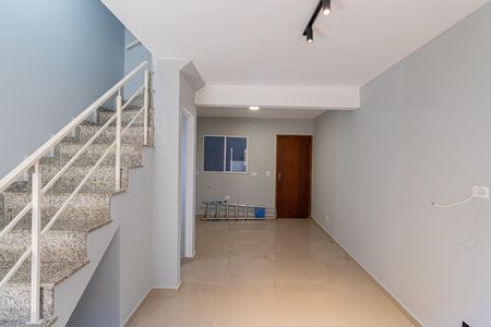 Casa de condomínio para alugar com 59m², 2 quartos e 1 vaga Casa de condomínio para alugar com 59m², 2 quartos e 1 vagaSala e Cozinha