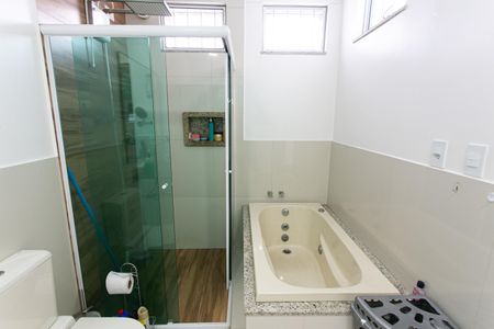 Casa à venda com 230m², 4 quartos e 2 vagasBanheiro da Suíte