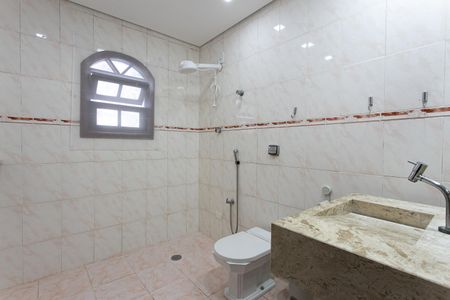 Casa à venda com 230m², 4 quartos e 2 vagasBanheiro 2