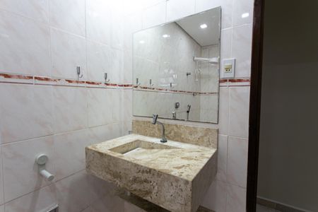 Casa à venda com 230m², 4 quartos e 2 vagasBanheiro 2