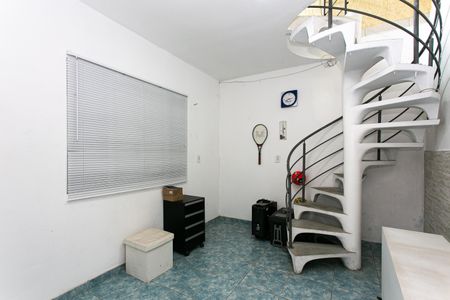 Casa à venda com 230m², 4 quartos e 2 vagasEscritório