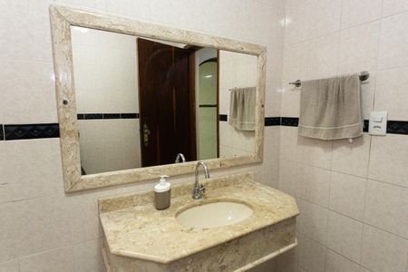 Casa à venda com 230m², 4 quartos e 2 vagasLavabo