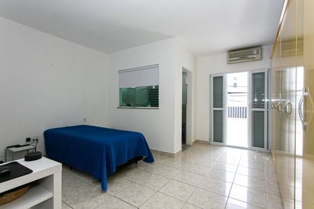 Casa à venda com 230m², 4 quartos e 2 vagasSuíte