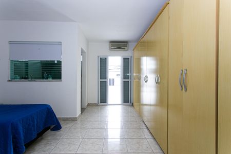 Casa à venda com 230m², 4 quartos e 2 vagasSuíte
