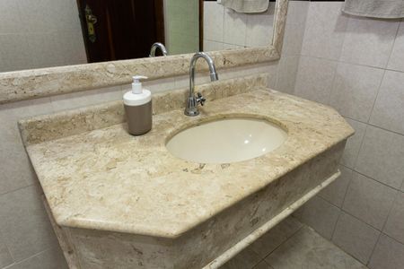 Casa à venda com 230m², 4 quartos e 2 vagasLavabo