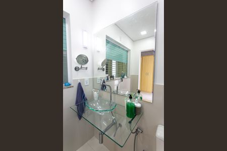 Casa à venda com 230m², 4 quartos e 2 vagasBanheiro da Suíte