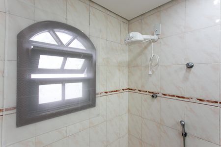 Casa à venda com 230m², 4 quartos e 2 vagasBanheiro 2