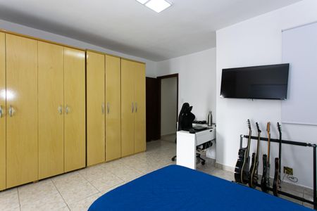 Casa à venda com 230m², 4 quartos e 2 vagasSuíte