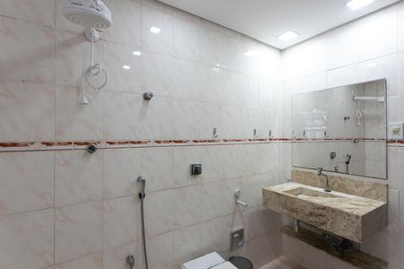 Casa à venda com 230m², 4 quartos e 2 vagasBanheiro 2