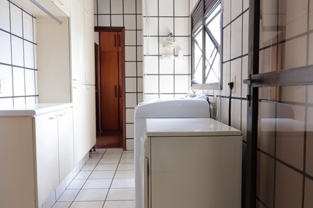 Apartamento à venda com 168m², 4 quartos e 3 vagasLavanderia