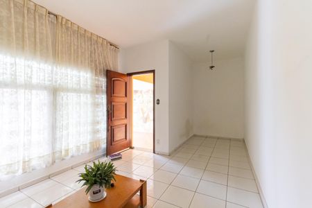 Casa à venda com 200m², 2 quartos e 2 vagasSala