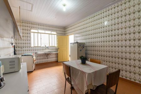 Casa à venda com 200m², 2 quartos e 2 vagasCozinha 