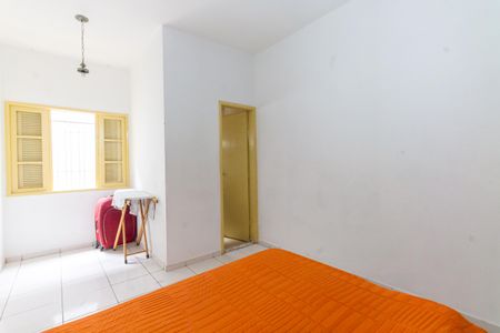 Casa à venda com 200m², 2 quartos e 2 vagasSuíte