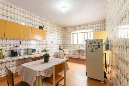 Casa à venda com 200m², 2 quartos e 2 vagasCozinha 