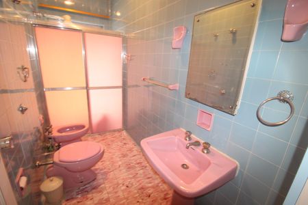 Casa à venda com 265m², 8 quartos e 5 vagasCasa 1 - Banheiro