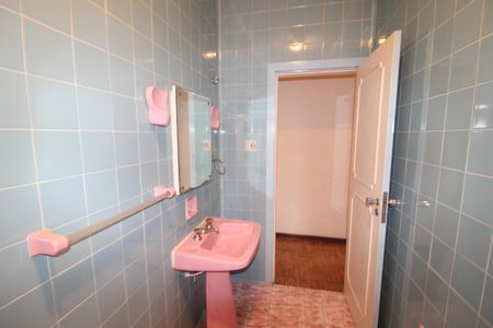 Casa à venda com 265m², 8 quartos e 5 vagasCasa 1 - Banheiro