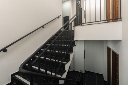 Apartamento à venda com 39m², 2 quartos e sem vaga Apartamento à venda com 39m², 2 quartos e sem vagaEscada