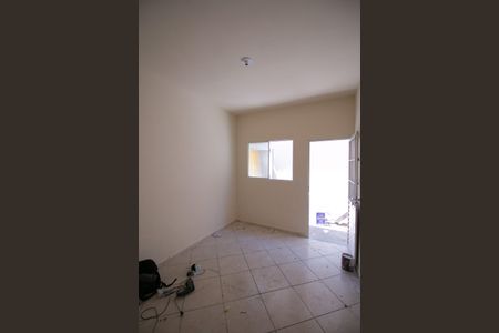 Casa para alugar com 51m², 2 quartos e sem vaga Casa para alugar com 51m², 2 quartos e sem vagaSala