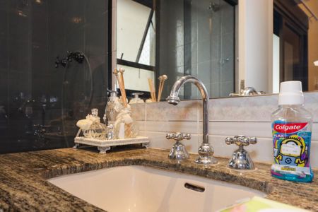 Apartamento à venda com 168m², 4 quartos e 3 vagas Apartamento à venda com 168m², 4 quartos e 3 vagasBanheiro da Suíte 2