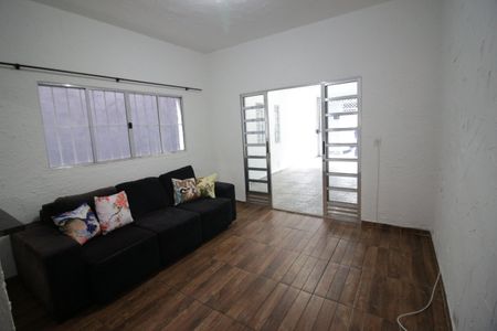 Casa à venda com 170m², 2 quartos e 1 vagaSala