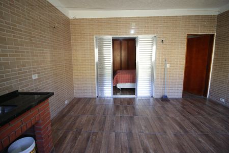 Casa à venda com 170m², 2 quartos e 1 vagaChurrasqueira