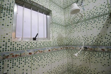 Banheiro de casa à venda com 2 quartos, 170m² em Umuarama, Osasco