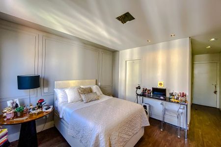 Apartamento à venda com 368m², 6 quartos e 4 vagasSuíte 2