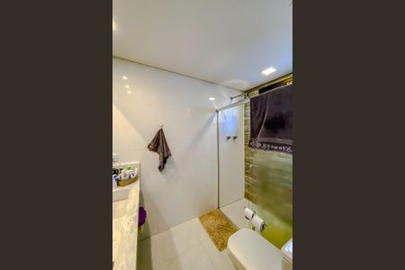 Apartamento à venda com 368m², 6 quartos e 4 vagasBanheiro da Suíte 3