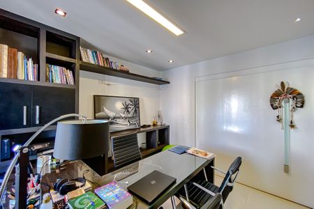 Apartamento à venda com 368m², 6 quartos e 4 vagasEscritório