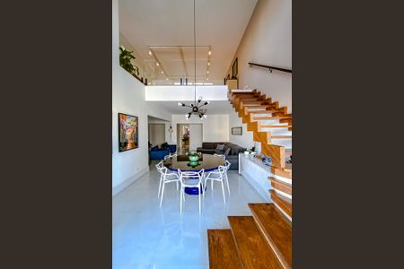 Apartamento à venda com 368m², 6 quartos e 4 vagasEscada