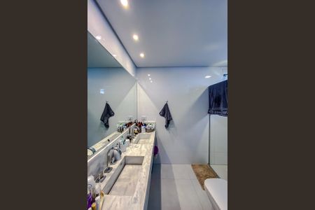 Apartamento à venda com 368m², 6 quartos e 4 vagasBanheiro da Suíte 3