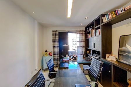 Apartamento à venda com 368m², 6 quartos e 4 vagasEscritório