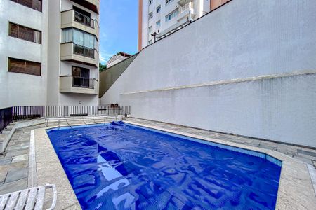Apartamento à venda com 368m², 6 quartos e 4 vagasÁrea comum - Piscina