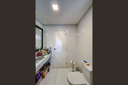 Apartamento à venda com 368m², 6 quartos e 4 vagasBanheiro da Suíte 2