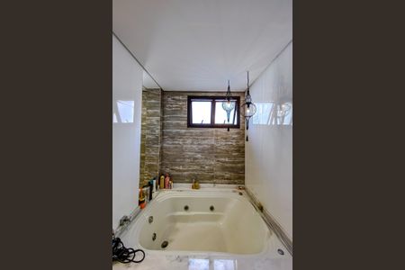 Apartamento à venda com 368m², 6 quartos e 4 vagasBanheiro da Suíte 3