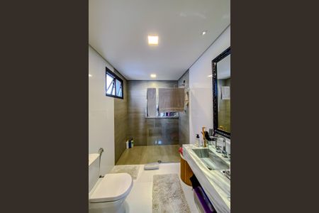 Apartamento à venda com 368m², 6 quartos e 4 vagasBanheiro da Suíte 2