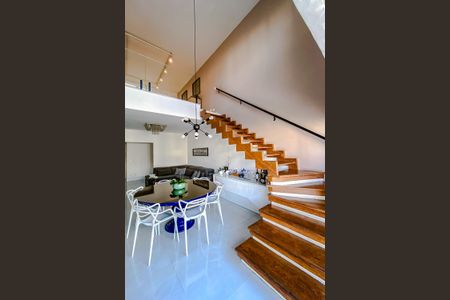 Apartamento à venda com 368m², 6 quartos e 4 vagasEscada