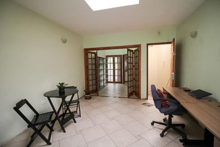 Casa à venda com 200m², 4 quartos e 1 vaga Casa à venda com 200m², 4 quartos e 1 vagaSala - Casa 2