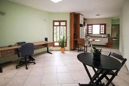 Casa à venda com 200m², 4 quartos e 1 vaga Casa à venda com 200m², 4 quartos e 1 vagaSala - Casa 2
