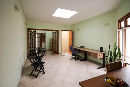 Casa à venda com 200m², 4 quartos e 1 vaga Casa à venda com 200m², 4 quartos e 1 vagaSala - Casa 2