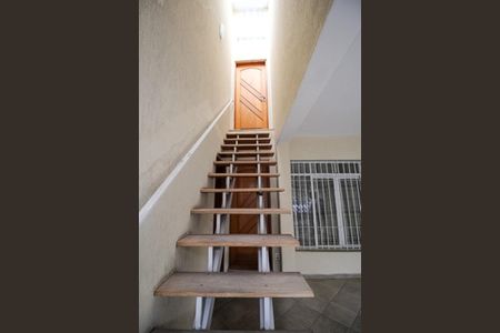 Casa à venda com 200m², 4 quartos e 1 vaga Casa à venda com 200m², 4 quartos e 1 vagaGaragem e acesso a casa 2