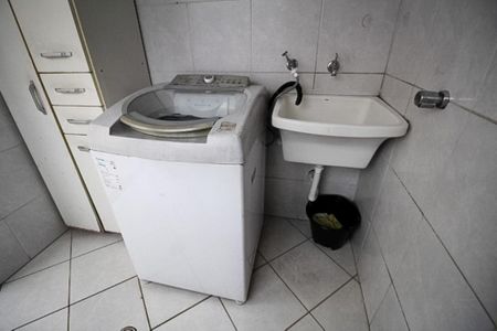 Casa à venda com 200m², 4 quartos e 1 vaga Casa à venda com 200m², 4 quartos e 1 vagaLavanderia - Casa 2