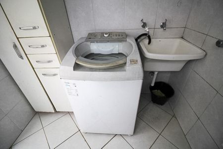 Casa à venda com 200m², 4 quartos e 1 vaga Casa à venda com 200m², 4 quartos e 1 vagaLavanderia - Casa 2