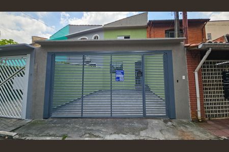 Casa para alugar com 77m², 2 quartos e 1 vaga Casa para alugar com 77m², 2 quartos e 1 vagaFachada e placa