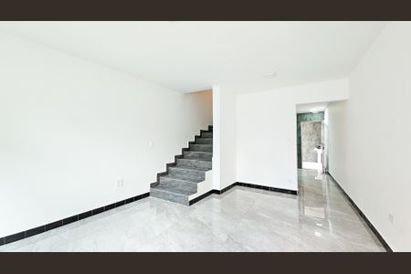 Casa para alugar com 77m², 2 quartos e 1 vaga Casa para alugar com 77m², 2 quartos e 1 vagaSala