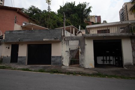 Casa à venda com 217m², 5 quartos e 2 vagasFachada