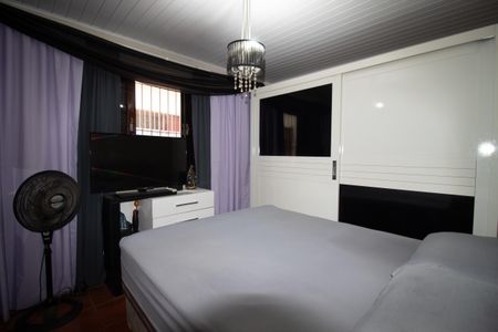 Casa à venda com 217m², 5 quartos e 2 vagasQuarto Casa 2